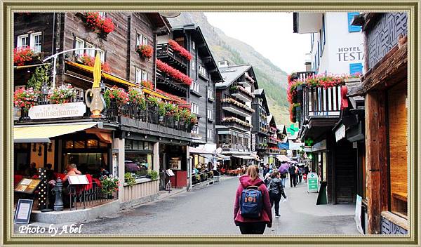 99 CH Zermatt-Bahnhofstrasse.JPG