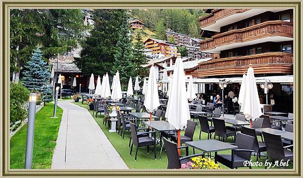 01 CH Zermatt-Bahnhofstrasse.jpg