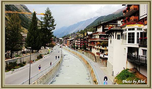 08 CH Zermatt-Kirchstrasse.JPG