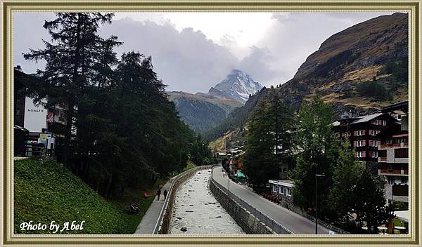 11 CH Zermatt-Kirchstrasse.jpg