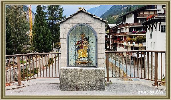 10 CH Zermatt-Kirchstrasse.jpg