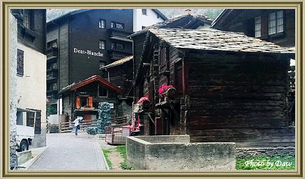 13 CH Zermatt-Hinterdofstrasse.jpg