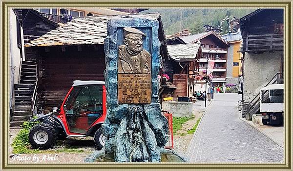 14 CH Zermatt-Hinterdofstrasse.jpg