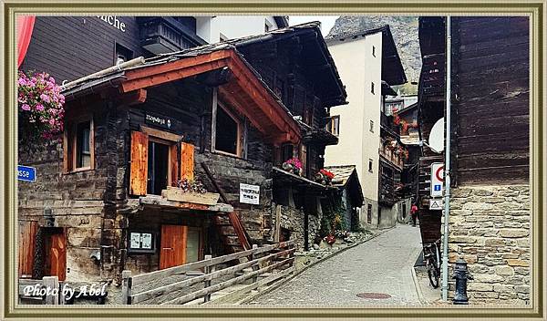 16 CH Zermatt-Hinterdofstrasse.jpg