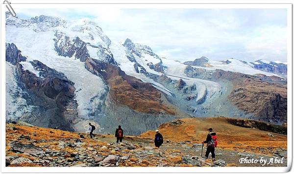 21 CH HikingGornergrat2Riffelsee.JPG