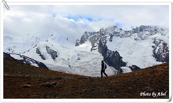 37 CH HikingGornergrat2Riffelsee.JPG