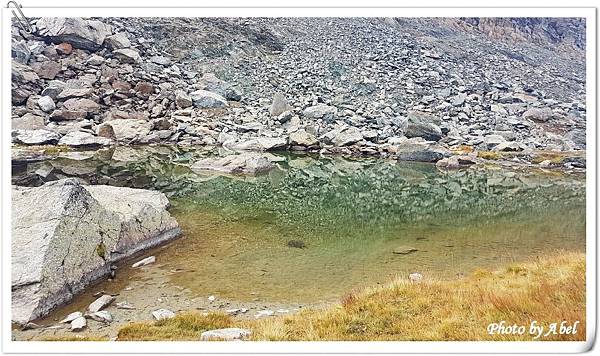 89 CH Hiking_KleinRiffelsee.jpg