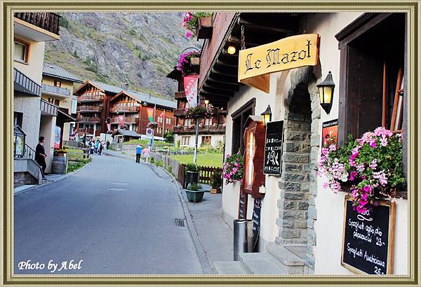 51 CH Zermatt-Hofmattstrasse.JPG