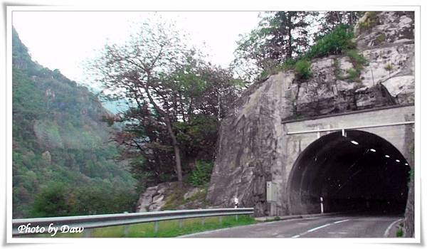22 CH ValleVerzasca[N]_Tunnel2.jpg