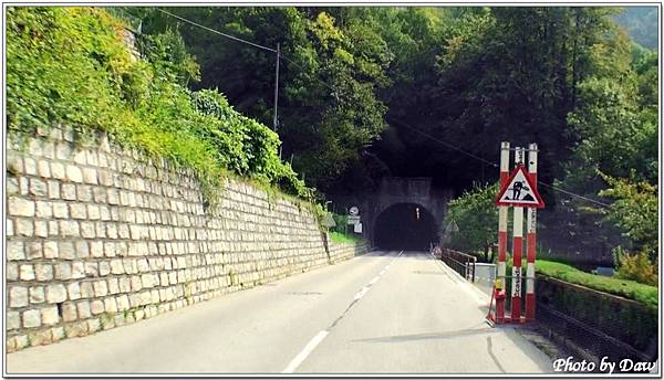 85 CH ValleVerzasca[S]_Tunnel7.jpg