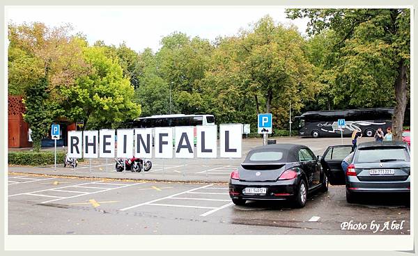 82 CH ParkplatzSchlossLaufen_Rheinfall.JPG