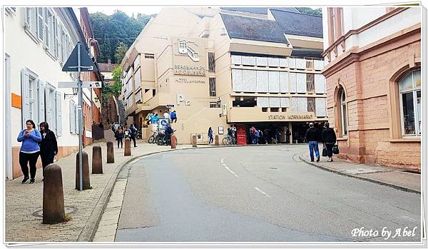 41 DE BergbahnenHeidelberg-StationKornmarkt.jpg