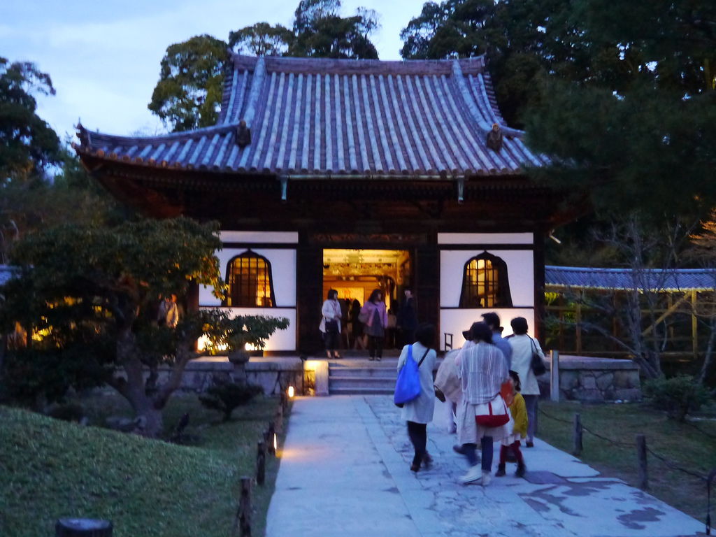 京都 高台寺 豐臣秀吉正室北政所夫人長眠之地 人流不息的 寧寧之道 散步趣 魔幻夜櫻光雕秀 娜娜鐵腿趣 京都 高台寺 豐臣秀吉正室北政所夫人長眠之地 人流不息的 寧寧之道 散步趣 魔幻夜櫻光雕秀 娜娜鐵腿趣