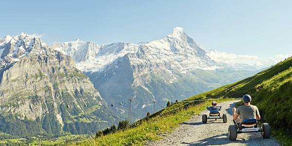 First-Mountaincart-Panorama-Eiger-Wetterhorn-Grindelwald