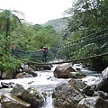 過吊橋(決定繼續走一段步道)