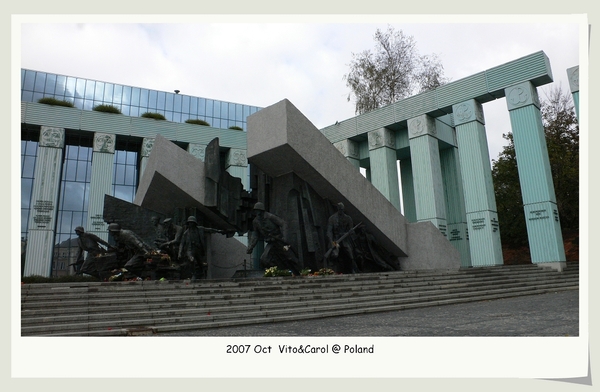華沙起義紀念碑