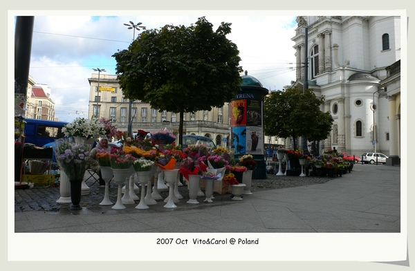 波蘭隨處可見路邊在賣花