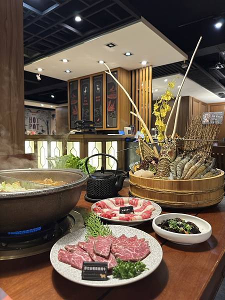 高雄|新崛江美食|聚梧桐臻品麻辣鍋物