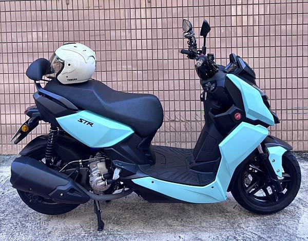 宏佳騰STR 250 機車試乘體驗、評價、白牌機車之王、最佳