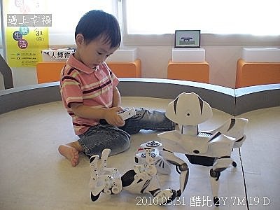 65  2010.05.31 關渡淡水行 機器人