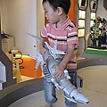 63  2010.05.31 關渡淡水行 機器人
