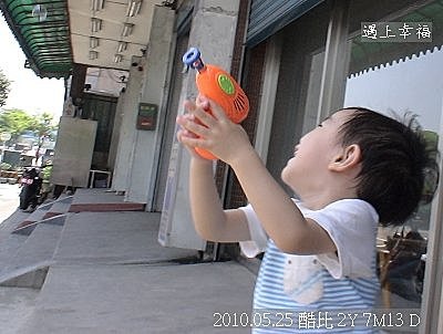 11 2010.05.25 玩泡泡.jpg