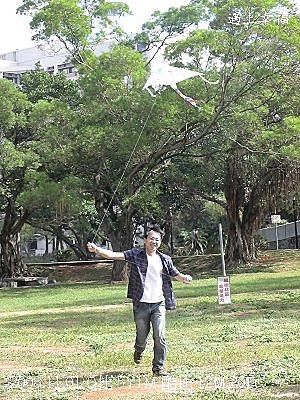 3中央大學放風箏.jpg