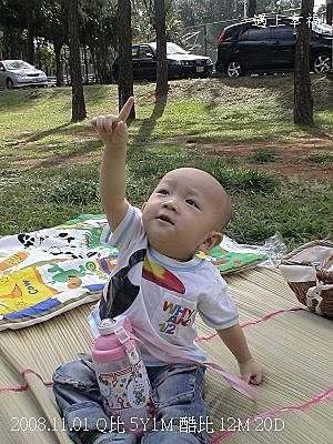 4中央大學放風箏.jpg