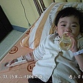 因為打針哭紅了雙眼,這小鬼總是讓我不捨.jpg