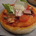 20100324 28裝飾好的pizza.JPG