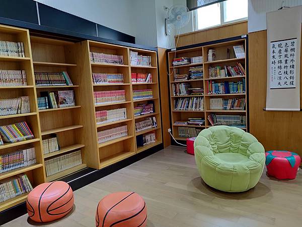 龍潭高中‧圖書館一隅／林冠傑（2020）.jpg
