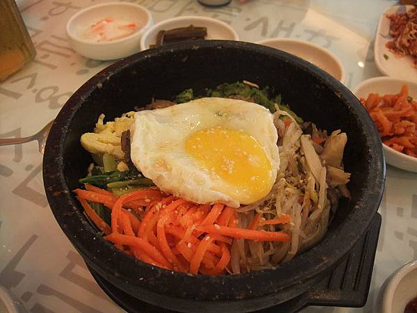 110821_石鍋拌飯..我會我會..讓我來拌吧~拍胸 110821_石鍋拌飯..我會我會..讓我來拌吧~拍胸