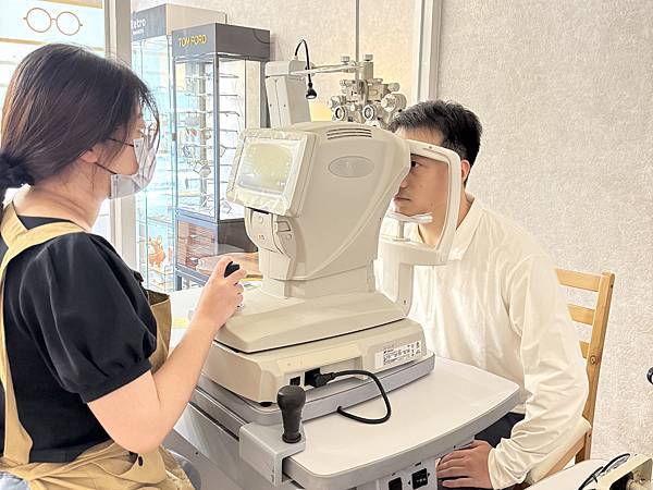 三重眼鏡店推薦｜明曜眼鏡五華店｜專業驗光 × 百萬級眼底檢查