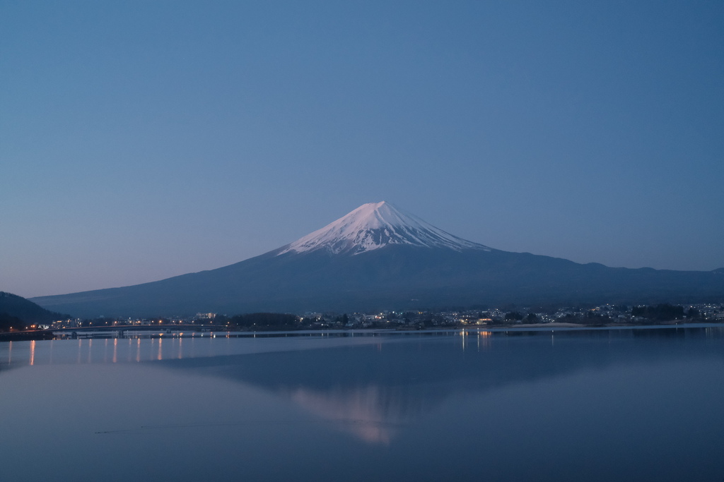 2023東京河口湖| 秀峰閤 湖月，河口湖沿岸最完美的逆富士