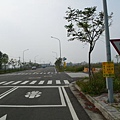 只是不明白，為什麼堂堂四線道路還要"讓"一條二線道?