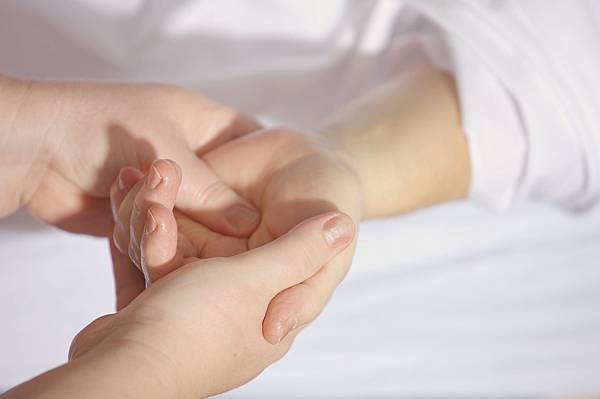 treatment-finger-keep-hand-161477.jpeg treatment-finger-keep-hand-161477.jpeg