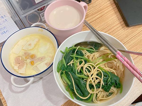 【隨手記錄－簡單料理】日本買的洋蔥麵條+鮪魚玉米蛋蒸豆腐