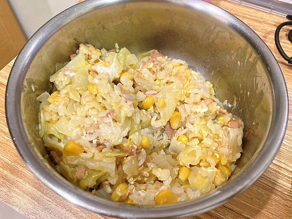 【隨手記錄－電鍋料理】鮪魚玉米炊飯+洋蔥高麗菜