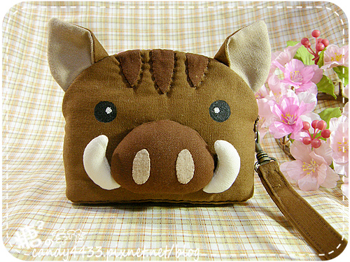 【材料包販售】諸事大吉－山豬拉鍊收納包