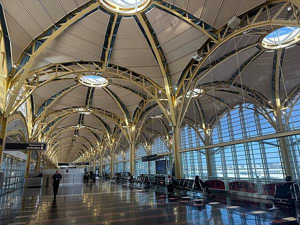 美國 華盛頓近郊 VA Sterling 到DCA搭飛機回台