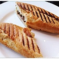 05.Agnes b Cafe.jpg
