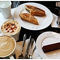 08.Agnes b Cafe.jpg
