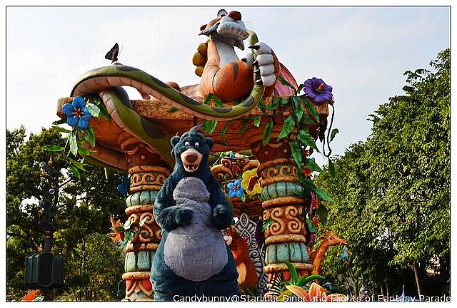 14.Starliner Diner and Flights of Fantasy Parade.jpg