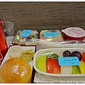07.仁川國際機場早餐及韓亞航空水果餐.jpg
