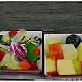 08.仁川國際機場早餐及韓亞航空水果餐.jpg
