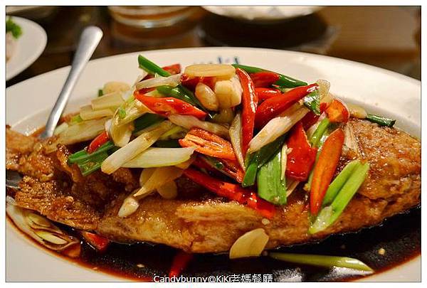 09 kiki老媽餐廳_紅椒燒魚.jpg