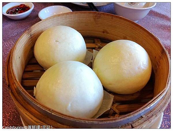 03.傳鮮樓(京站)_奶皇流沙包.jpg