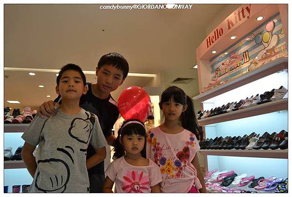 03.GIORDANO RUNWAY