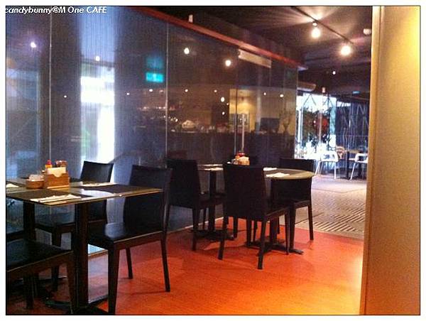 03.M One CAFÉ