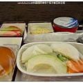 09.桃園國際機場午餐及韓亞航空餐.jpg
